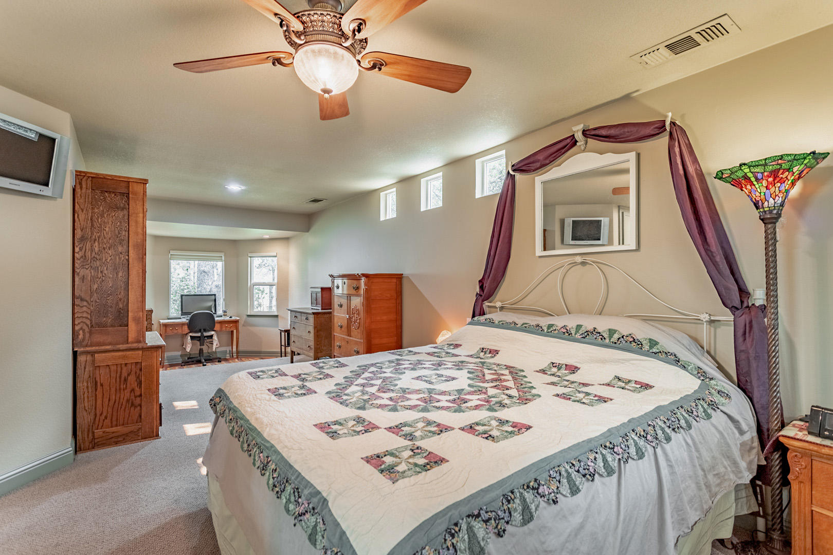 11800 Quartz Hill Road Redding, CA 96003 - Photo 42 of 70 29 master bed