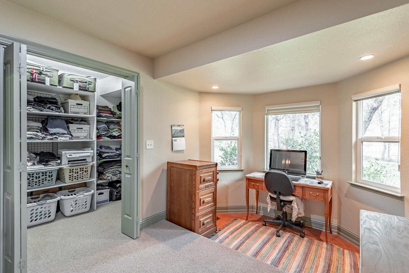 11800 Quartz Hill Road Redding, CA 96003 - Photo 43 of 70 30 master bed