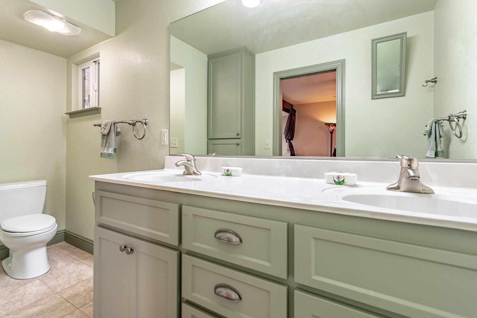 11800 Quartz Hill Road Redding, CA 96003 - Photo 44 of 70 34 master bath