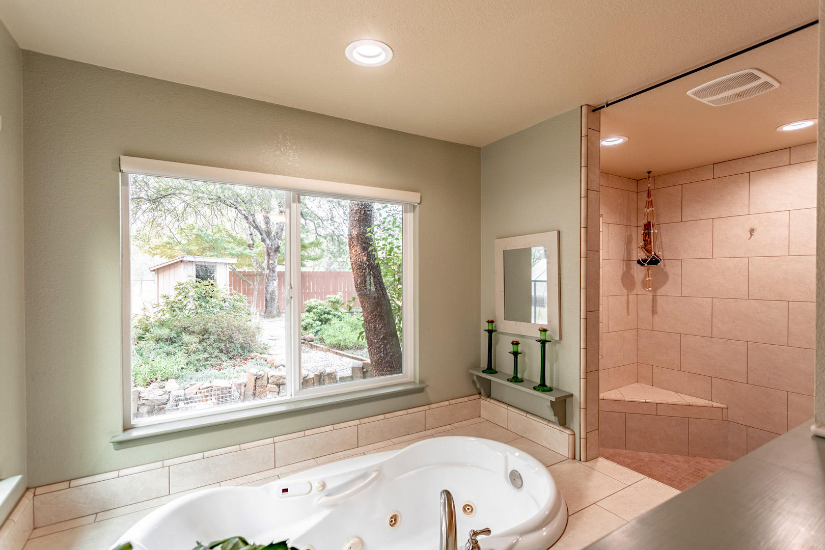 11800 Quartz Hill Road Redding, CA 96003 - Photo 46 of 70 36 master bath
