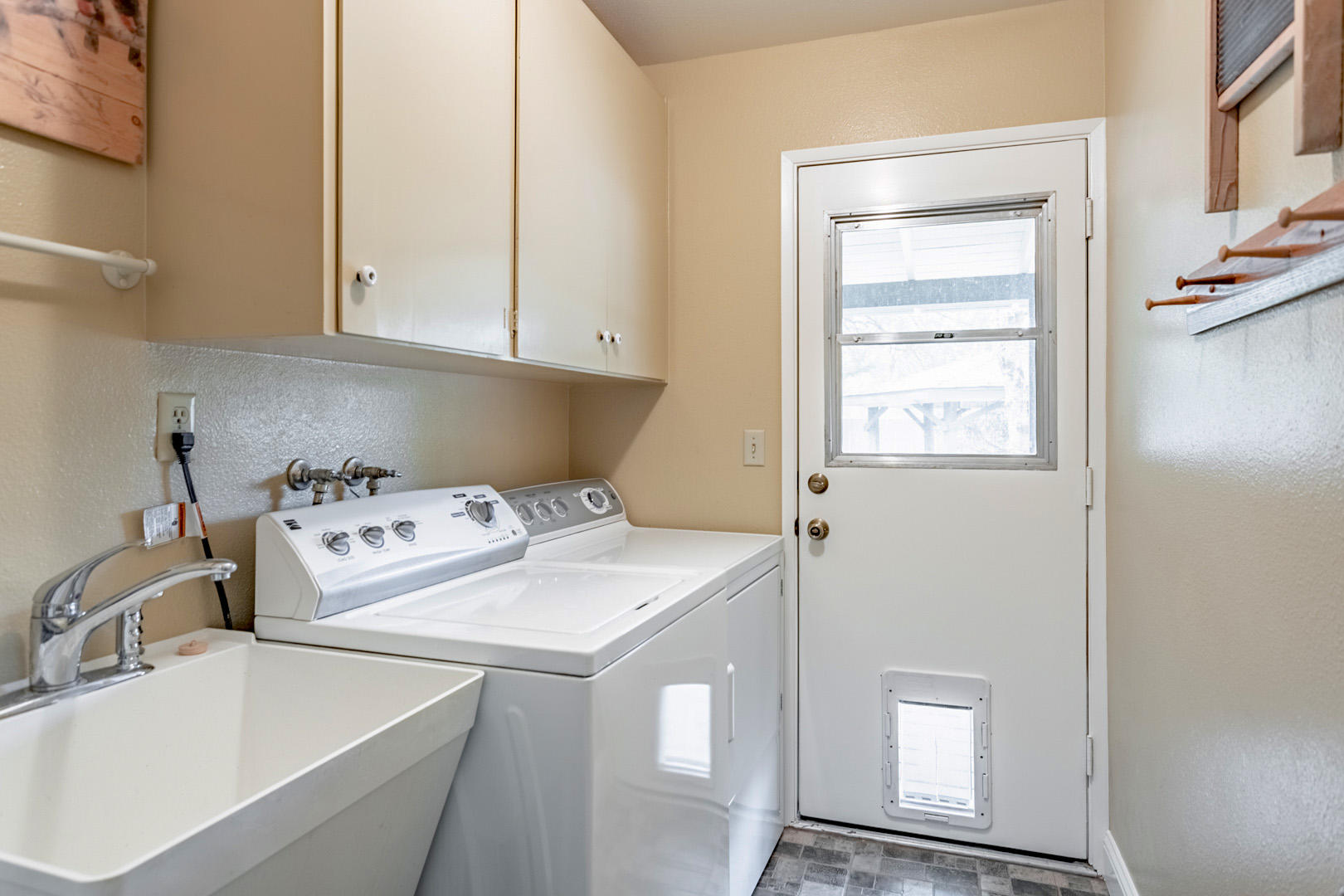 11800 Quartz Hill Road Redding, CA 96003 - Photo 49 of 70 52 laundry