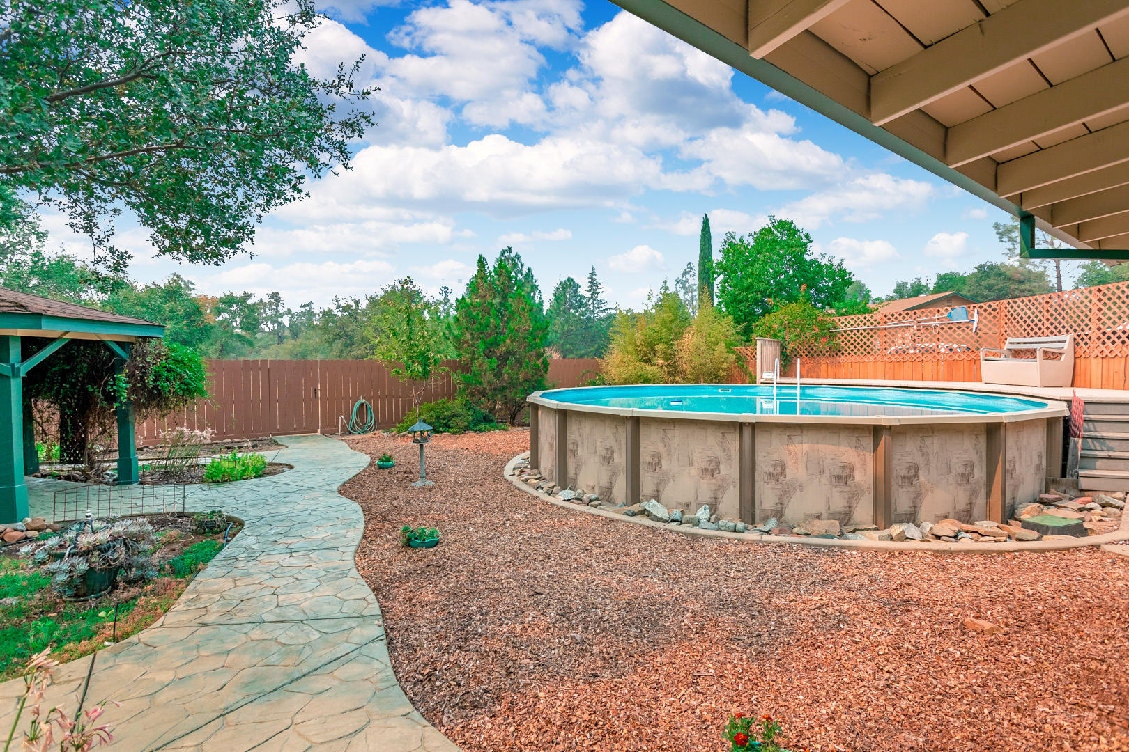 11800 Quartz Hill Road Redding, CA 96003 - Photo 50 of 70 56 backyard
