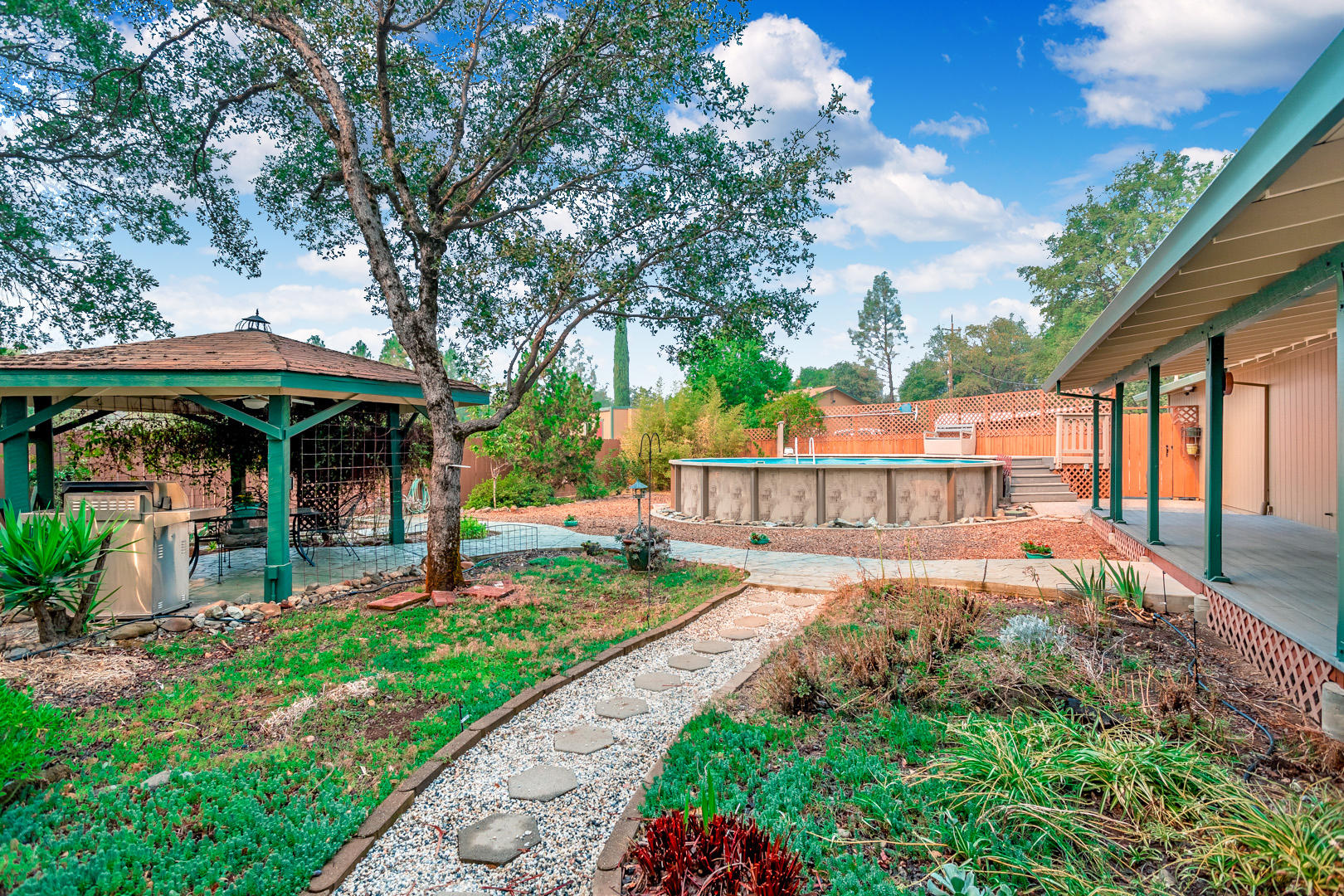 11800 Quartz Hill Road Redding, CA 96003 - Photo 53 of 70 59 backyard