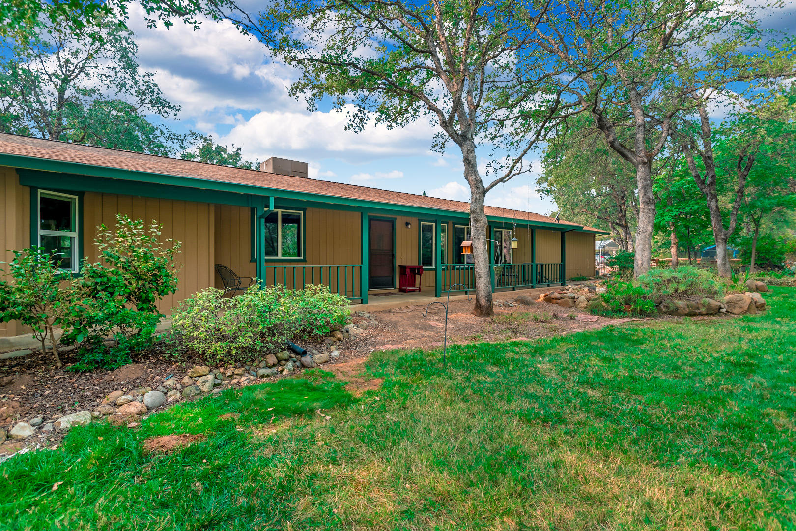 11800 Quartz Hill Road Redding, CA 96003 - Photo 57 of 70 63 backyard