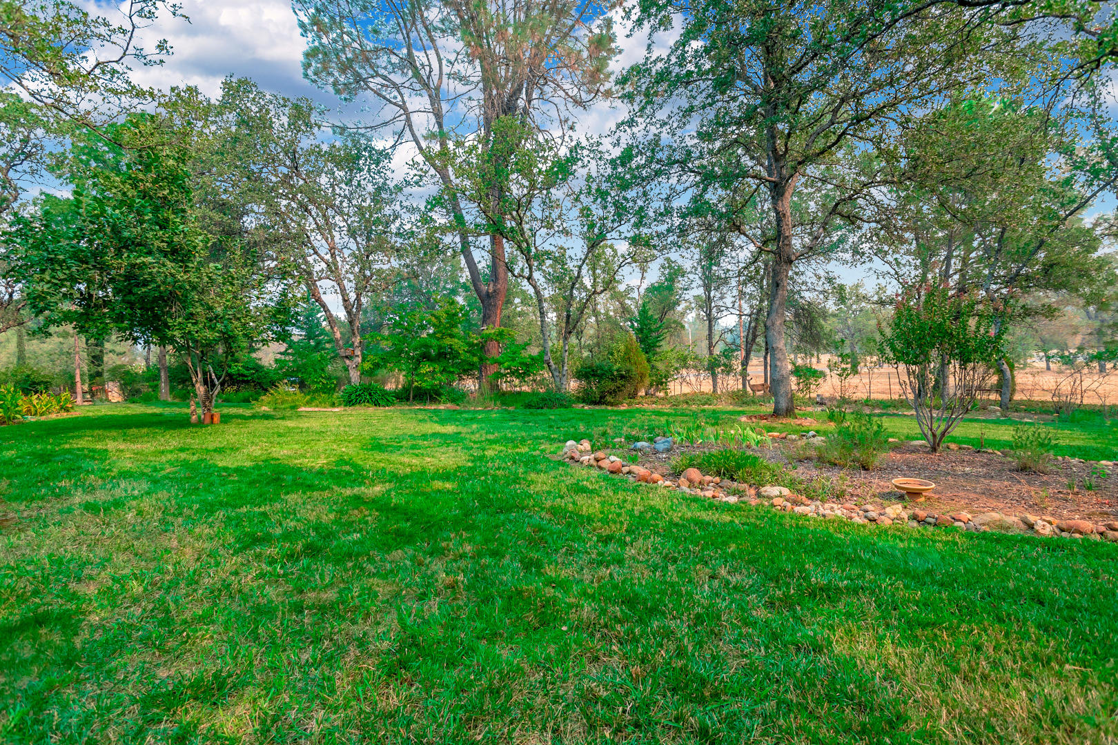 11800 Quartz Hill Road Redding, CA 96003 - Photo 58 of 70 64 backyard