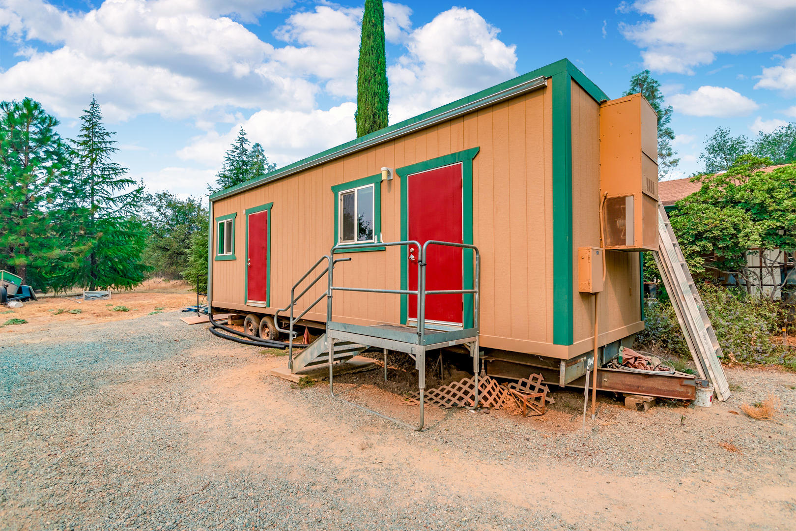 11800 Quartz Hill Road Redding, CA 96003 - Photo 61 of 70 67 ext trailer