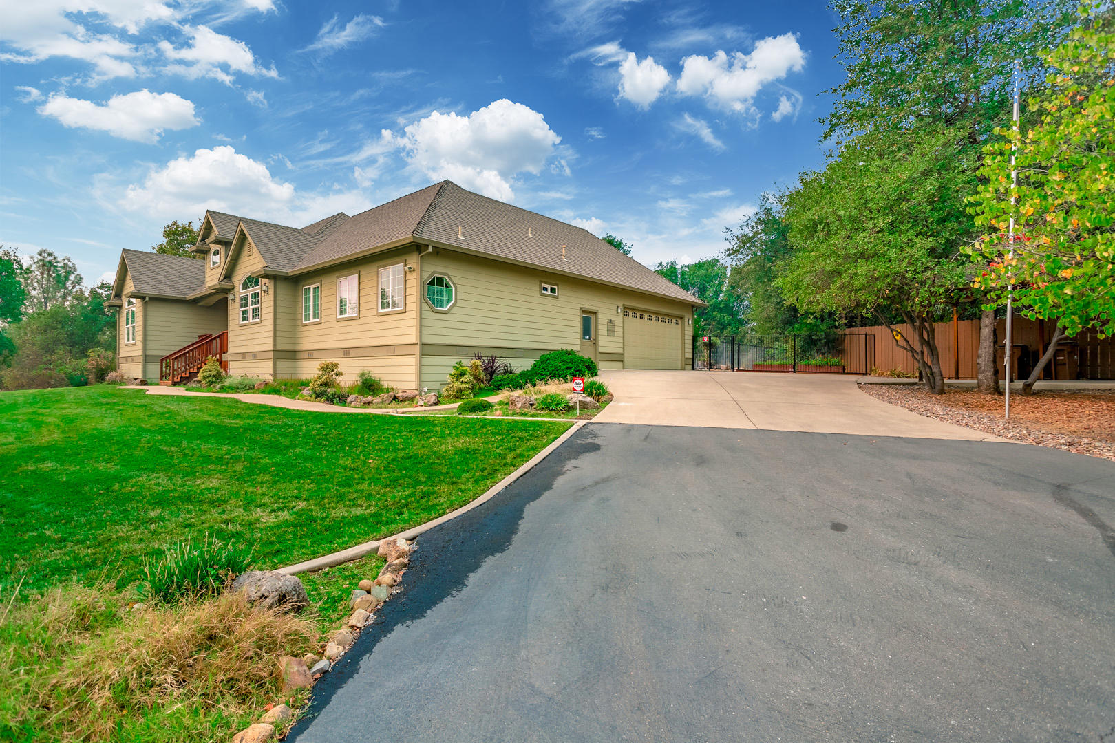 11800 Quartz Hill Road Redding, CA 96003 - Photo 9 of 70 5 driveway