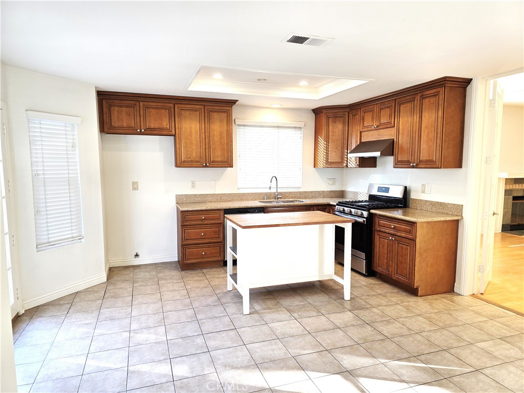 388 Fallingstar Irvine, CA 92614 - Photo 6 of 29