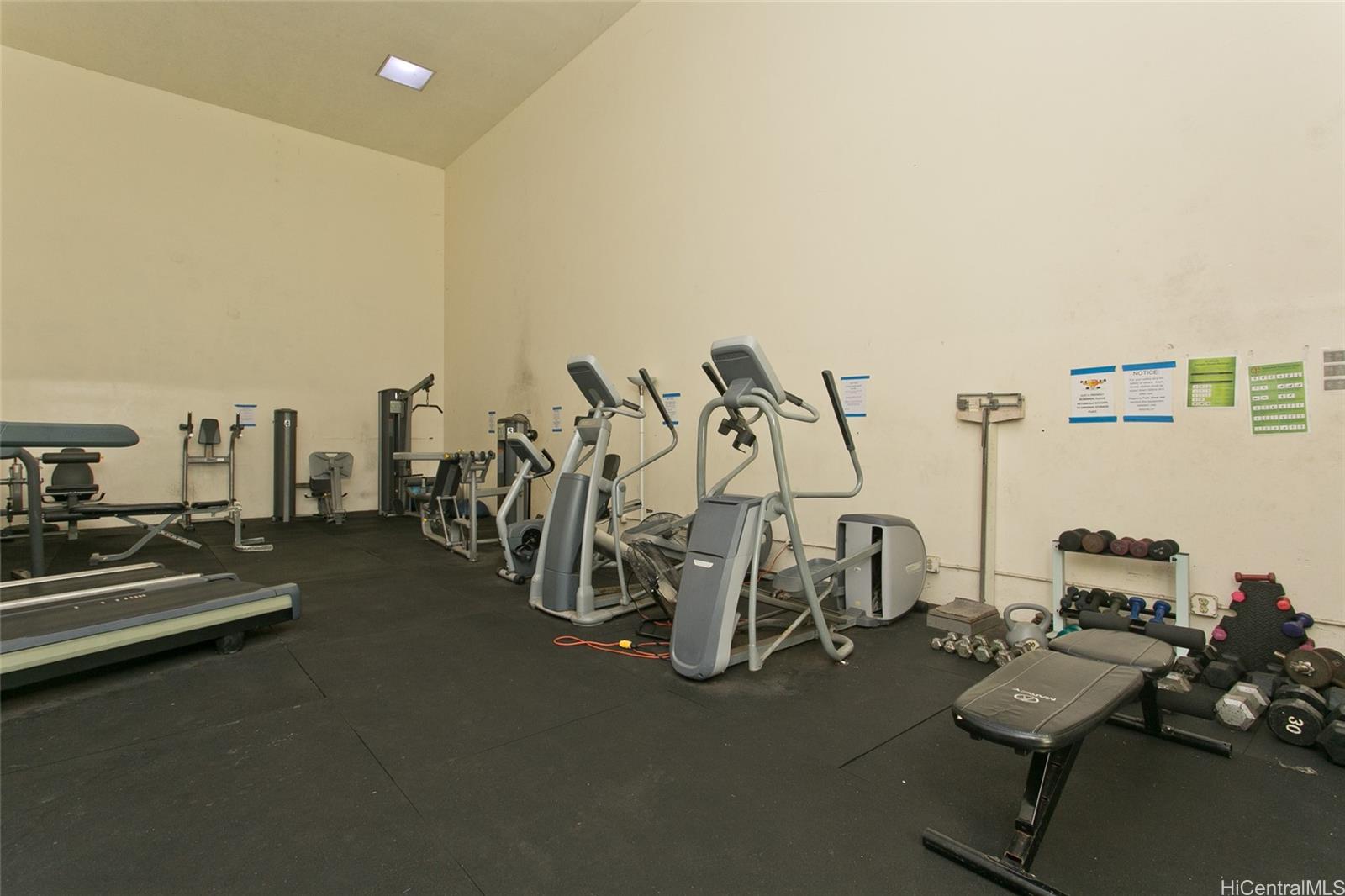 3138 Waialae Avenue, Unit 330 Honolulu, HI 96816 - Photo 14 of 17 a view of a room with gym equipment