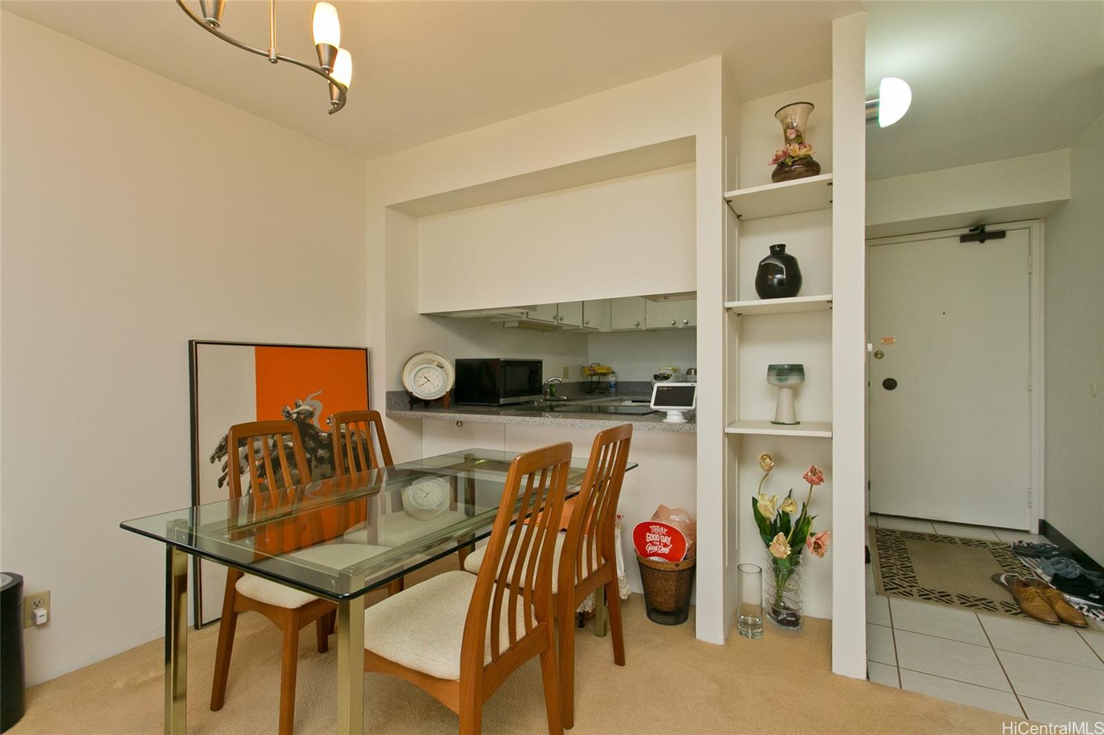 3138 Waialae Avenue, Unit 330 Honolulu, HI 96816 - Photo 4 of 17 a living room with furniture and a window