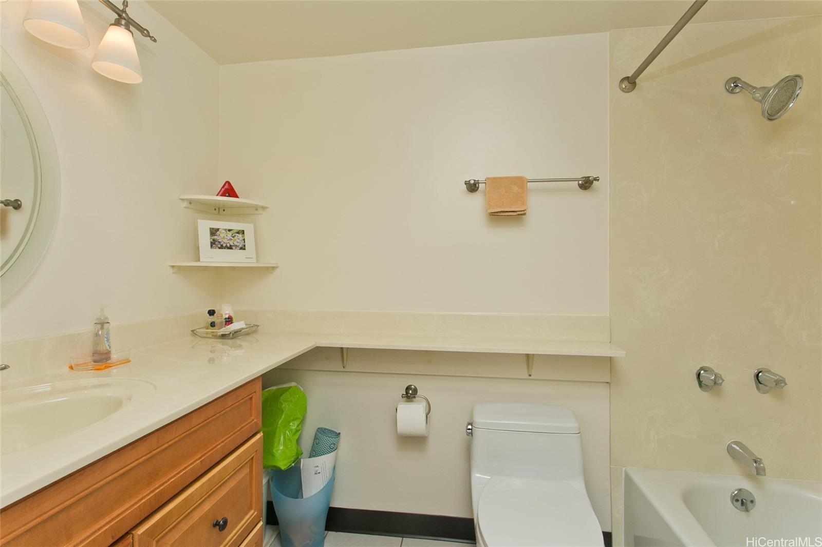 3138 Waialae Avenue, Unit 330 Honolulu, HI 96816 - Photo 10 of 17 a bathroom with a sink and a bathtub