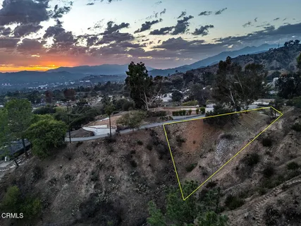 a view of a yard with mountain view