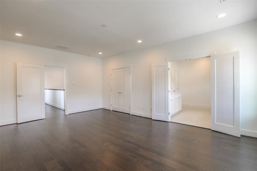 7714 Jacquelyn Oaks Road Houston, TX 77055 - Photo 11 of 19 Primary Bedroom second view **Photos are from previous listing**