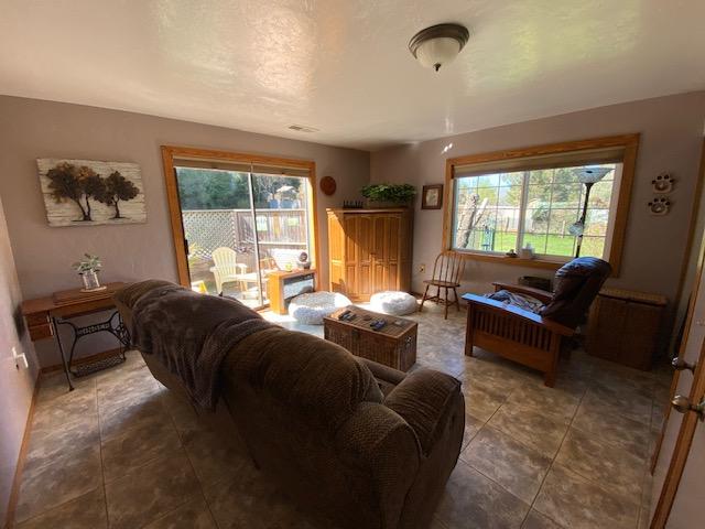 2798 Felt Road Freshwater, CA 95503 - Photo 6 of 39 2798 Felt Rd - family room
