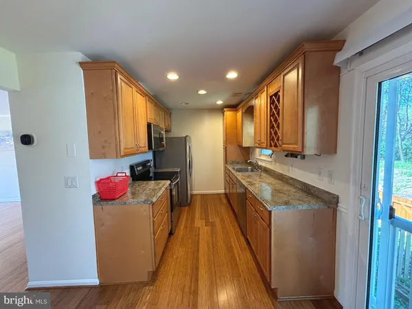 $2,900 | 3318 Buckeye Lane, Fairfax, VA 22033