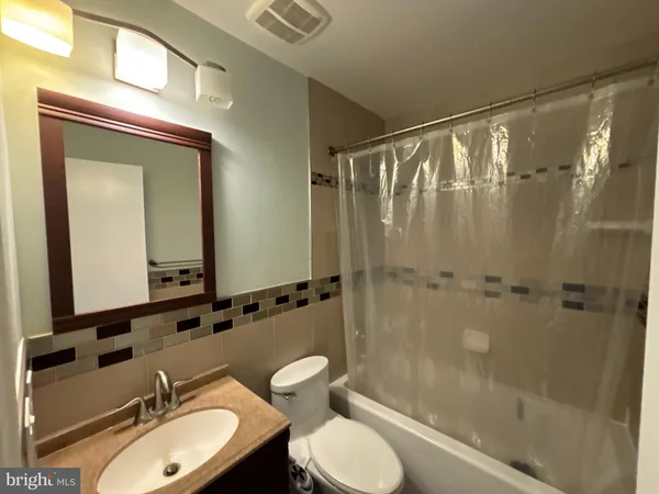 $2,900 | 3318 Buckeye Lane, Fairfax, VA 22033