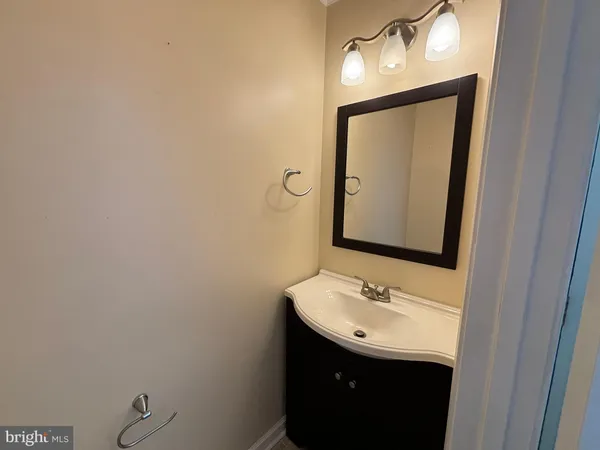 $2,900 | 3318 Buckeye Lane, Fairfax, VA 22033