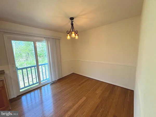$2,900 | 3318 Buckeye Lane, Fairfax, VA 22033