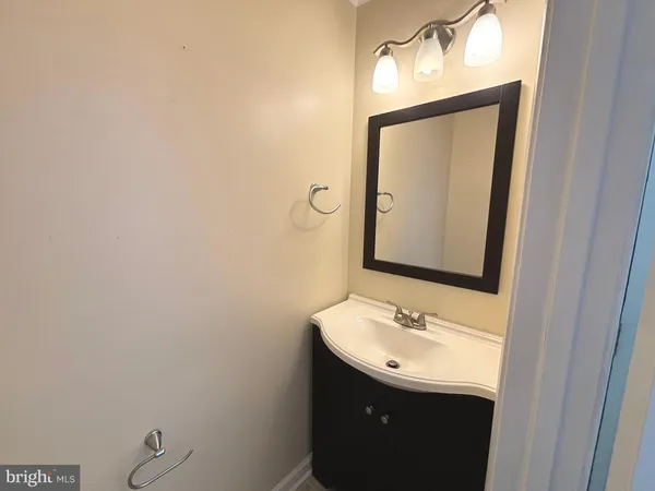 $2,900 | 3318 Buckeye Lane, Fairfax, VA 22033