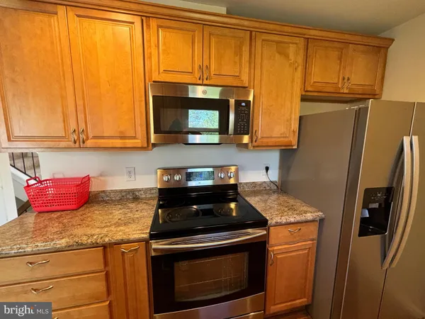 $2,900 | 3318 Buckeye Lane, Fairfax, VA 22033