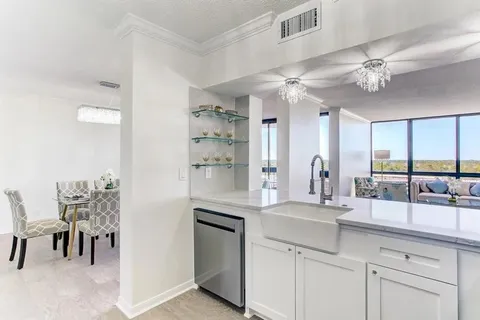 $399,000 | 5001 Woodway Drive, Unit 1405, Houston, TX 77056