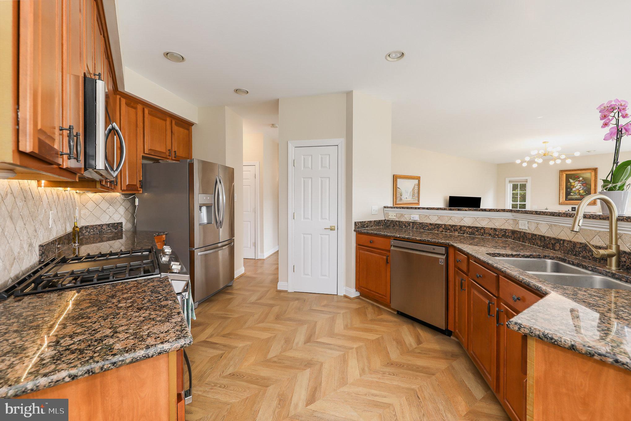 2121 Traceys Road Sparks Glencoe, MD 21152 - Photo 26 of 74 42" cabinets