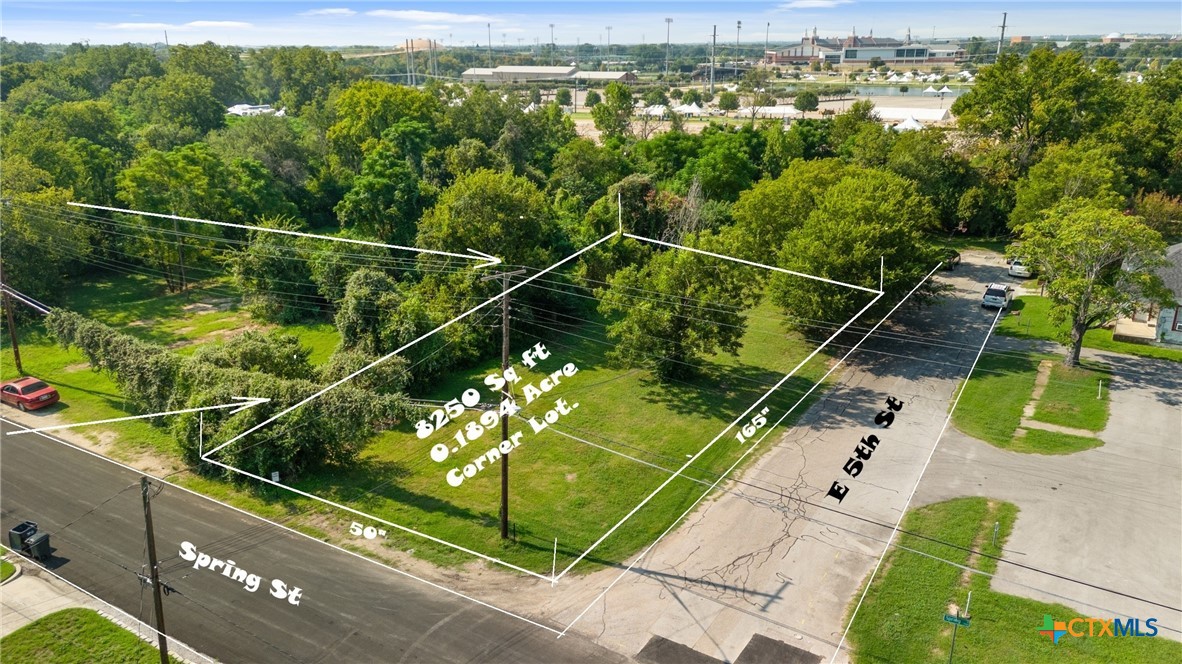 1201 Spring Street Waco, TX 76704 - Photo 2 of 7 a view of a tennis court