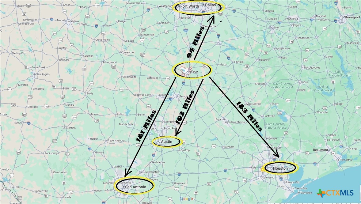 1201 Spring Street Waco, TX 76704 - Photo 5 of 7 a view of entryway