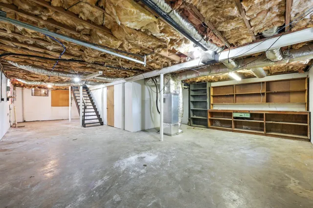 a view of utility room