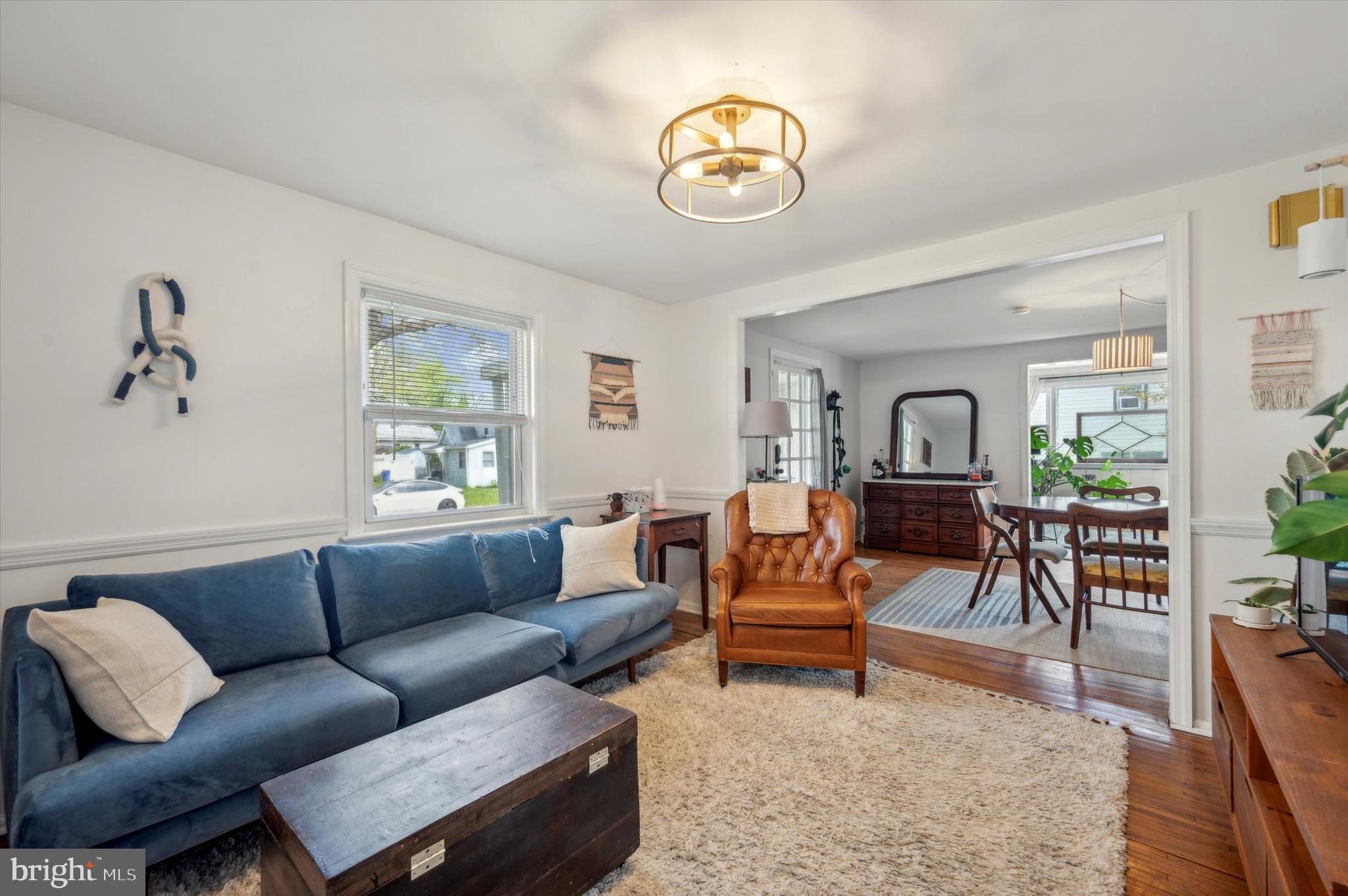 724 Thorndale Road Aldan, PA 19018 - Photo 3 of 16 Living Room