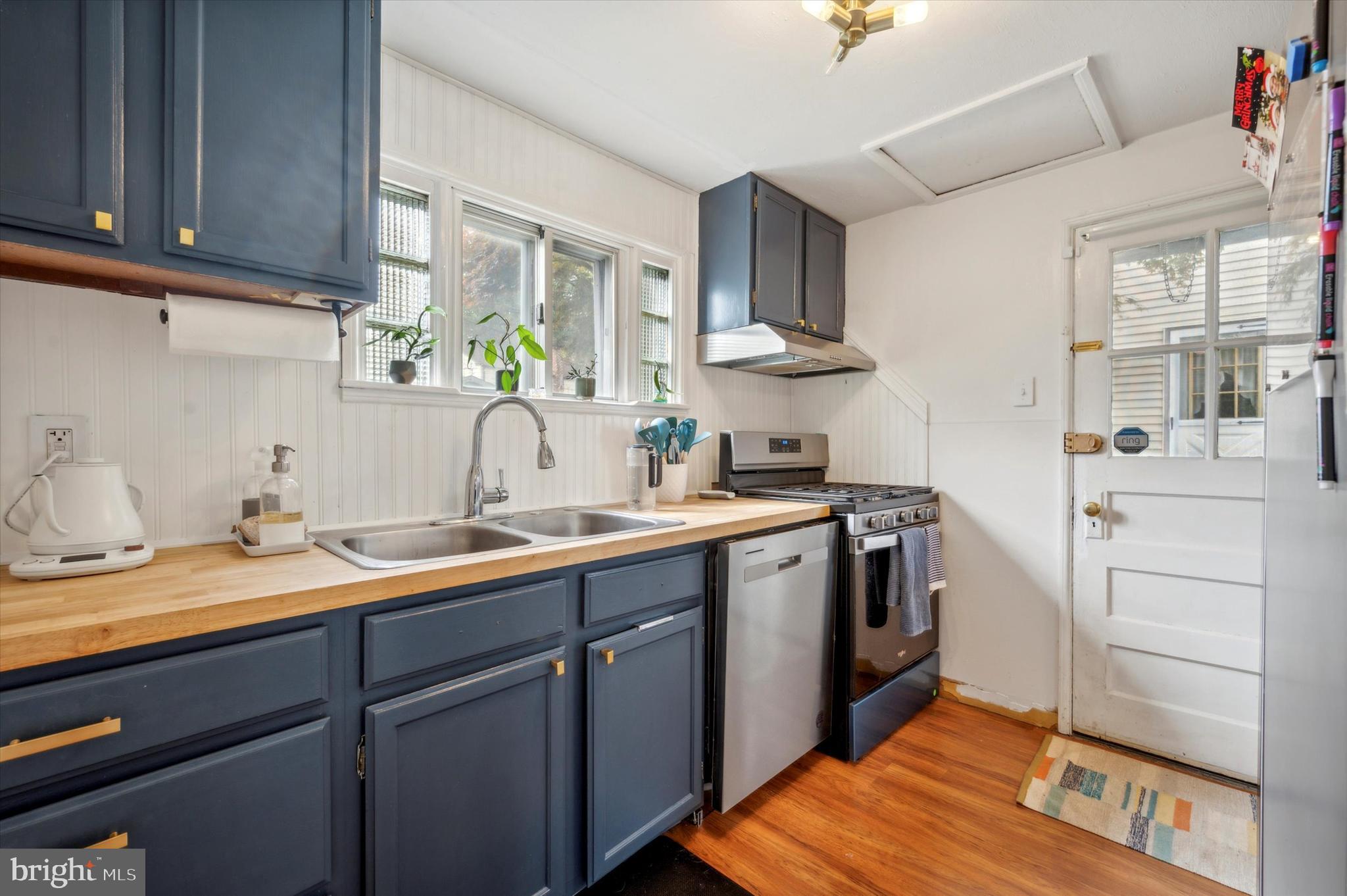 724 Thorndale Road Aldan, PA 19018 - Photo 6 of 16 Kitchen