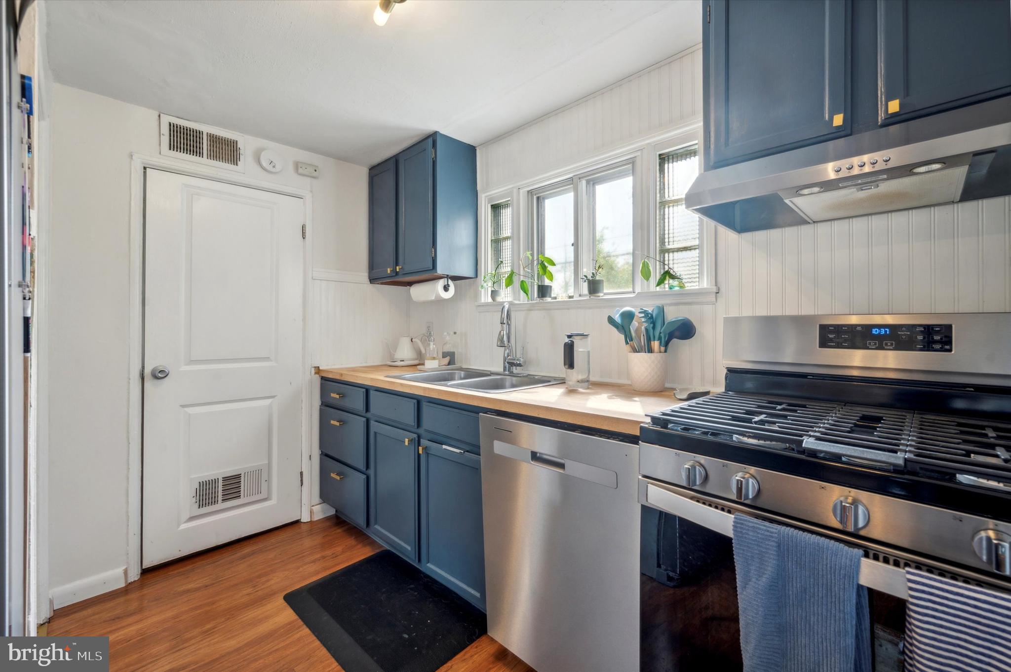 724 Thorndale Road Aldan, PA 19018 - Photo 7 of 16 Kitchen