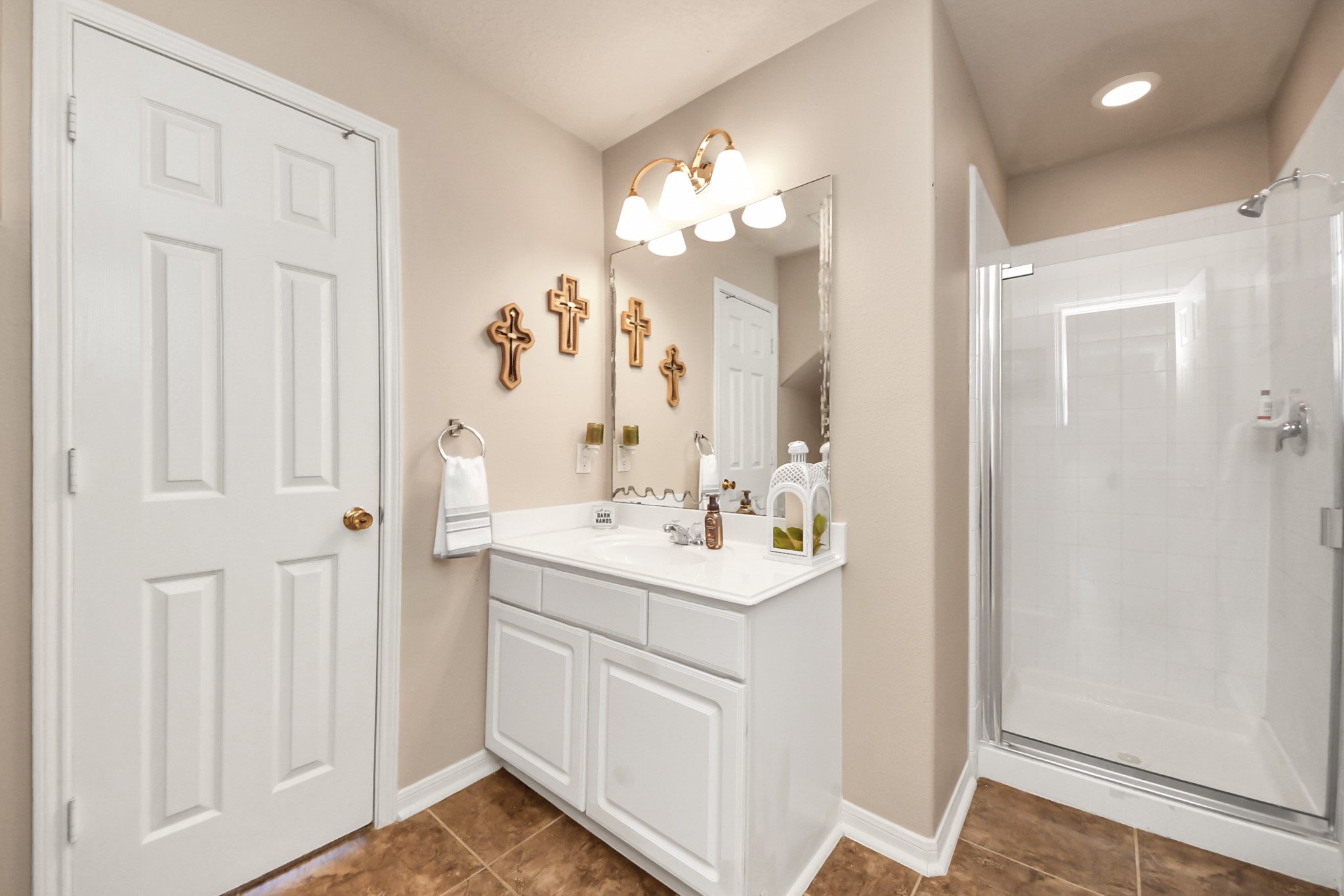 5615 Turmeric Drive Baytown, TX 77521 - Photo 24 of 49 Opens to hall and guest bedroom