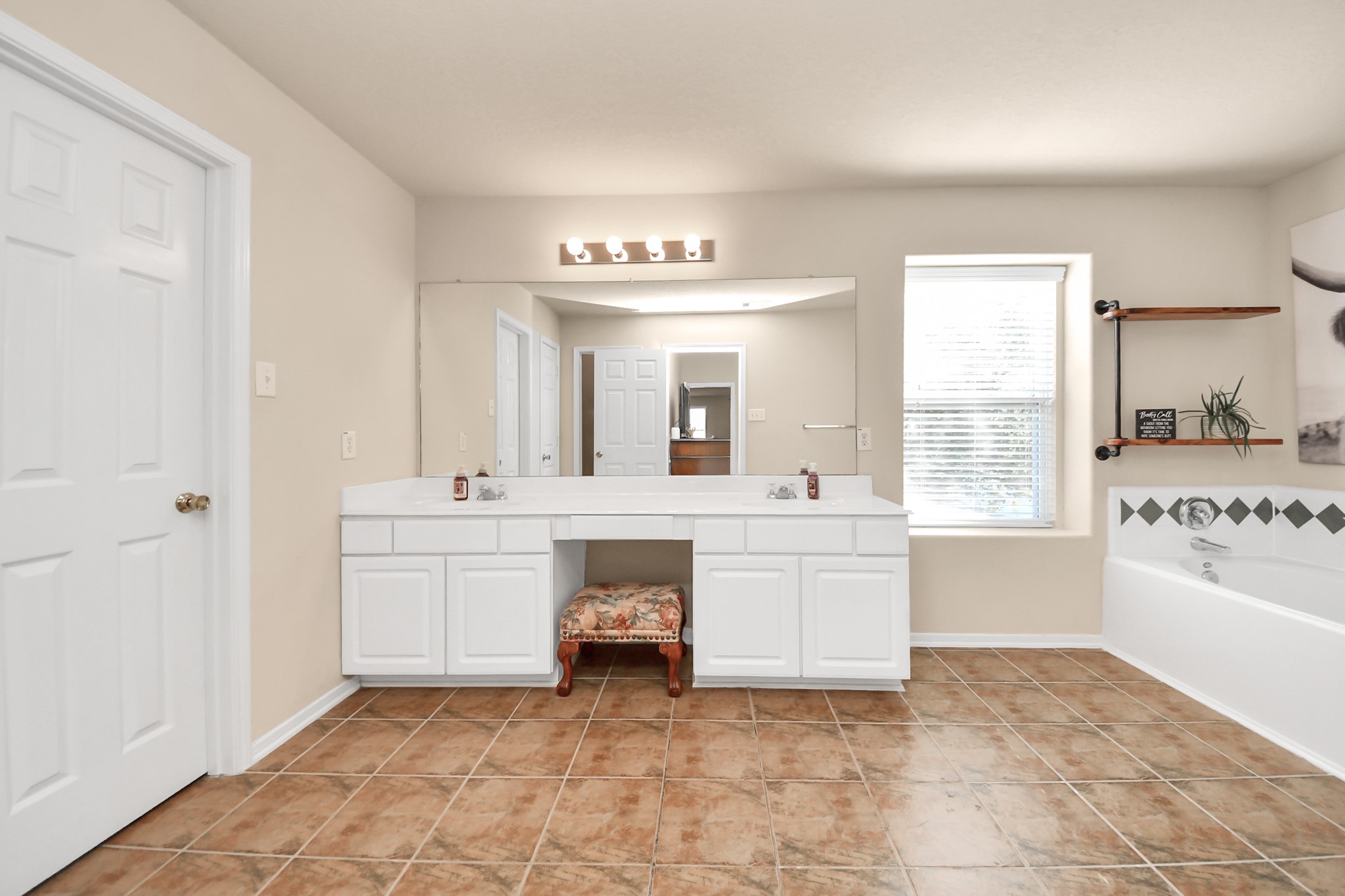 5615 Turmeric Drive Baytown, TX 77521 - Photo 34 of 49 Large primary suite