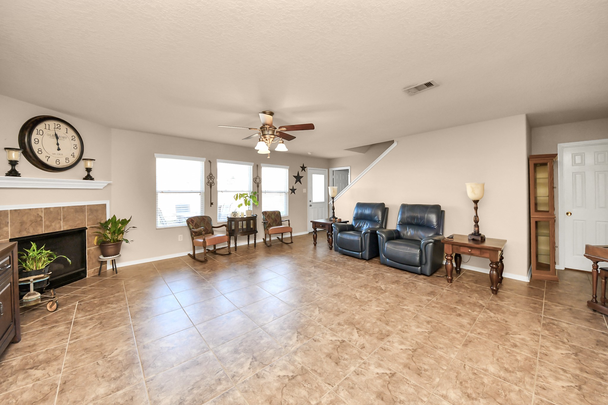 5615 Turmeric Drive Baytown, TX 77521 - Photo 8 of 49 Large living room