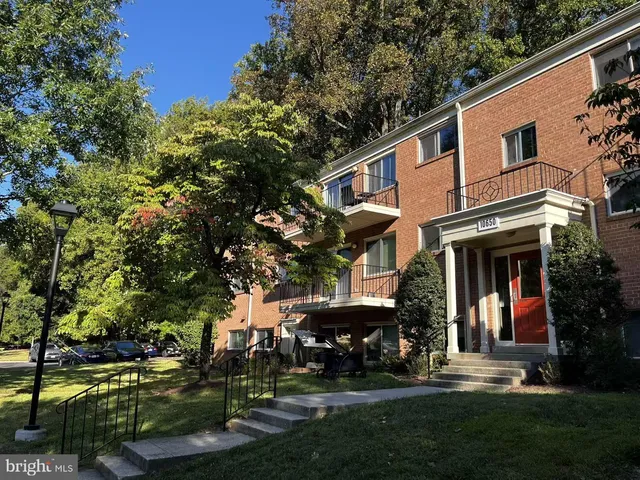 $2,250 | 10650 Weymouth Street, Unit 201, Bethesda, MD 20814