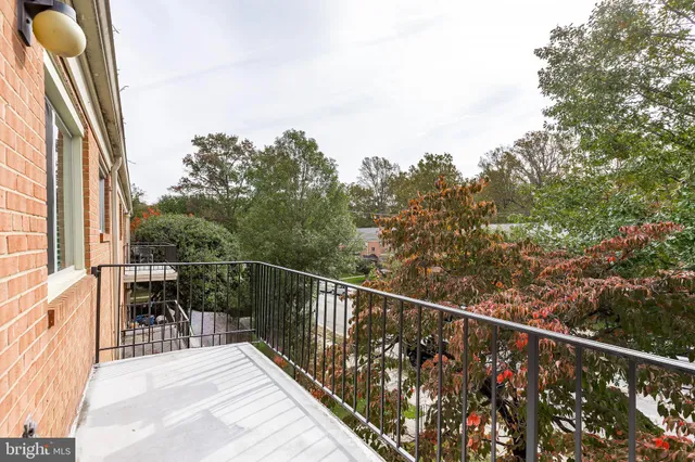 $2,250 | 10650 Weymouth Street, Unit 201, Bethesda, MD 20814