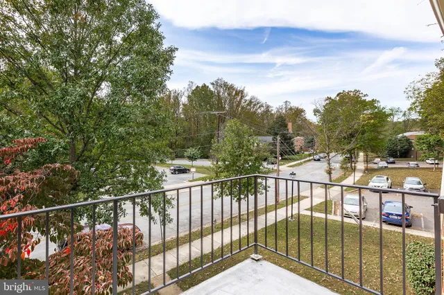 $2,250 | 10650 Weymouth Street, Unit 201, Bethesda, MD 20814