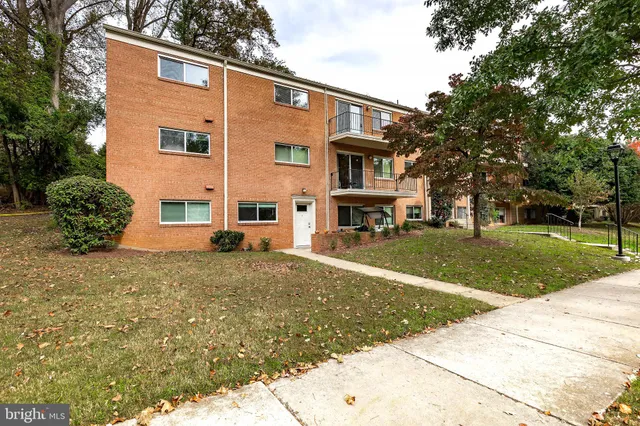 $2,250 | 10650 Weymouth Street, Unit 201, Bethesda, MD 20814