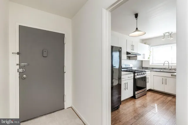 $2,250 | 10650 Weymouth Street, Unit 201, Bethesda, MD 20814