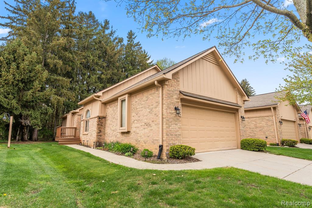 22340 River Ridge Trail Farmington Hills, MI 48335 - Photo 3 of 32