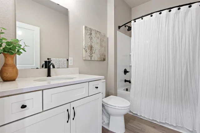 $529,900 | 7034 Stonewood Lane, Lannon, WI 53046