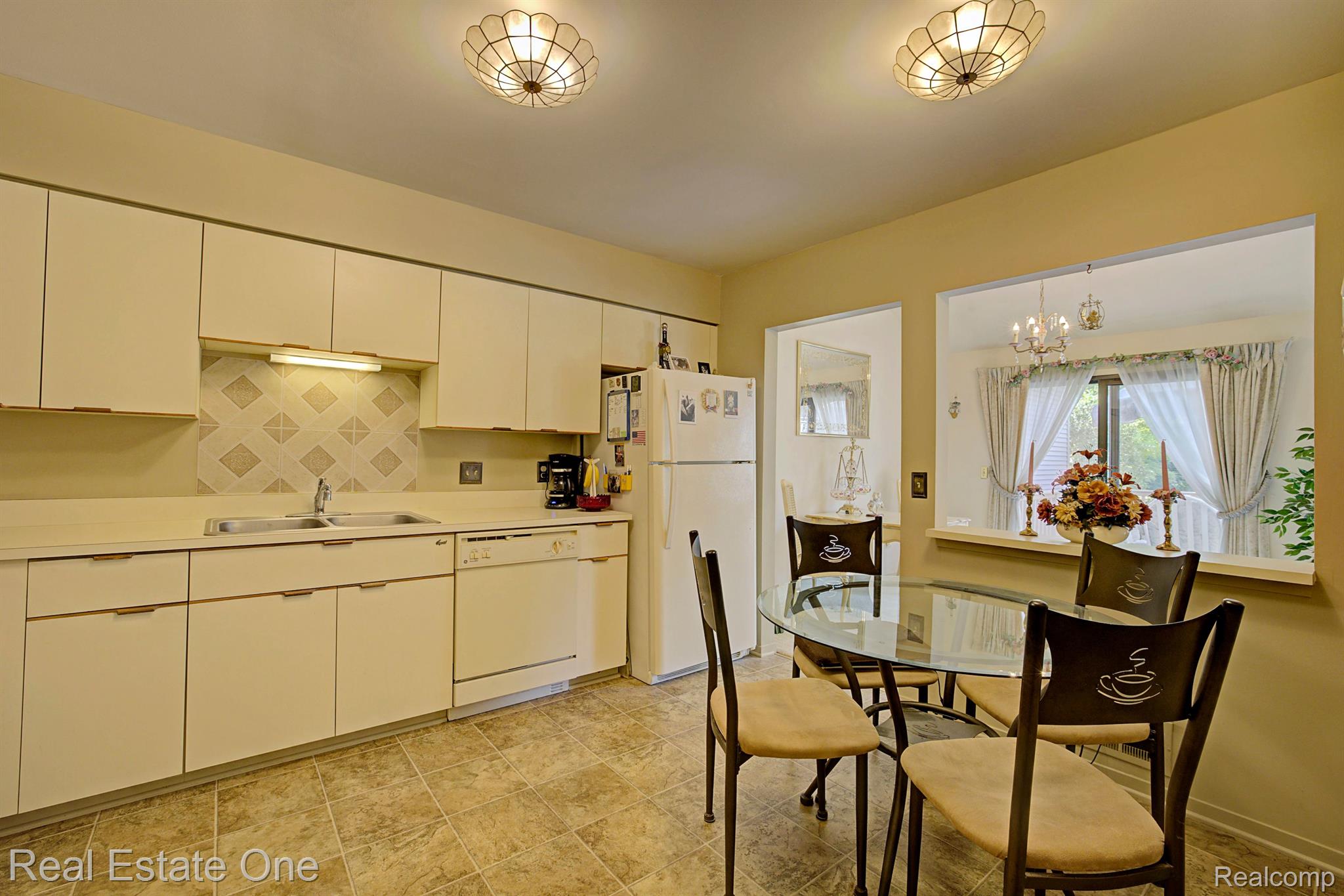 562 Harrow Court, Unit 50 Rochester, MI 48307 - Photo 8 of 29 Gallery Image 8