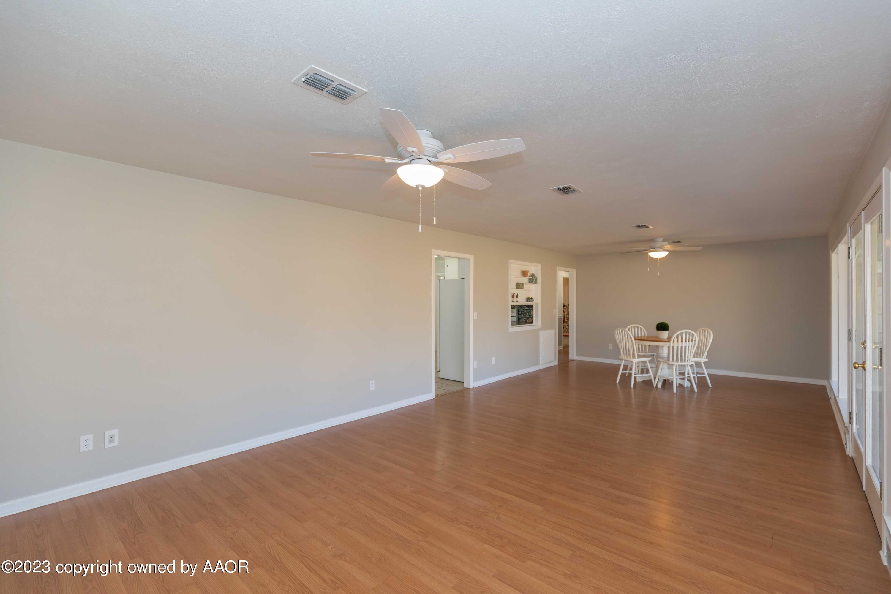 3406 Concord Road Amarillo, TX 79109 - Photo 9 of 46 LIVING ROOM VIEW 4