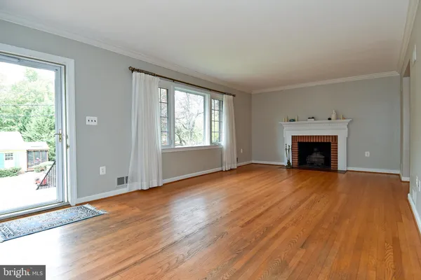 $5,300 | 4520 41st Street North, Arlington, VA 22207