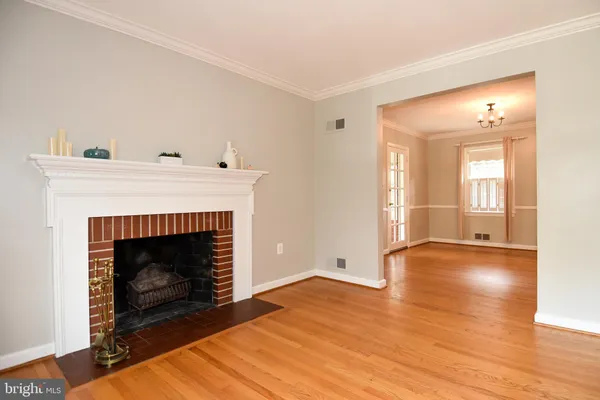 $5,300 | 4520 41st Street North, Arlington, VA 22207
