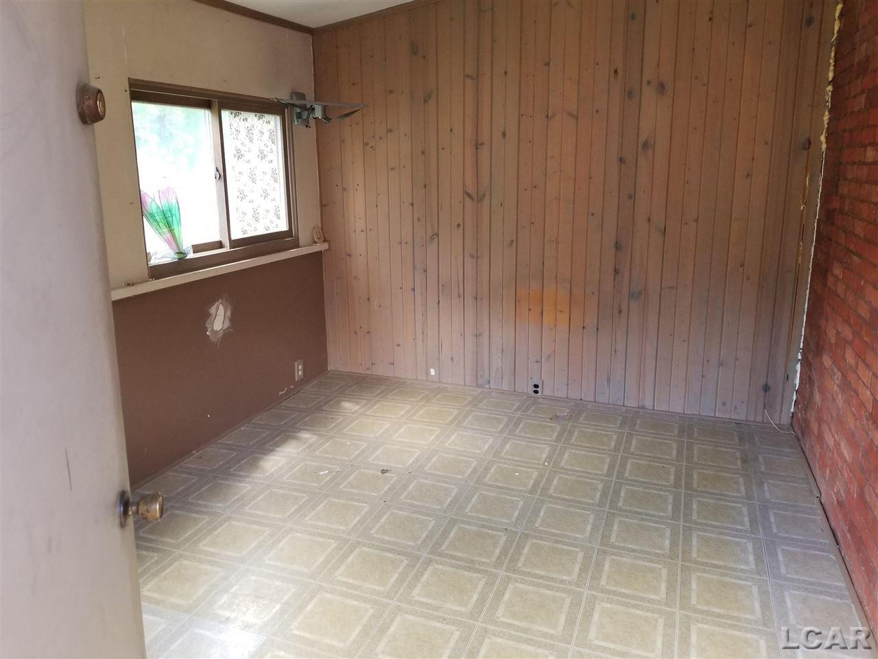 515 Pleasant Street Hudson, MI 49247 - Photo 7 of 15 50042733-6.JPG