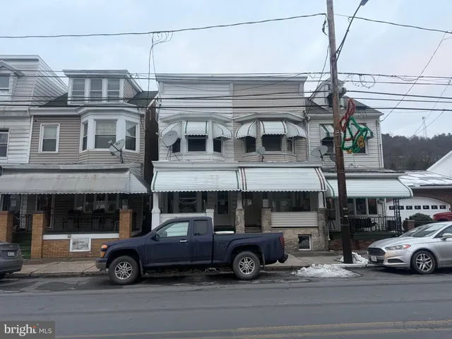 a car parked in front of a building