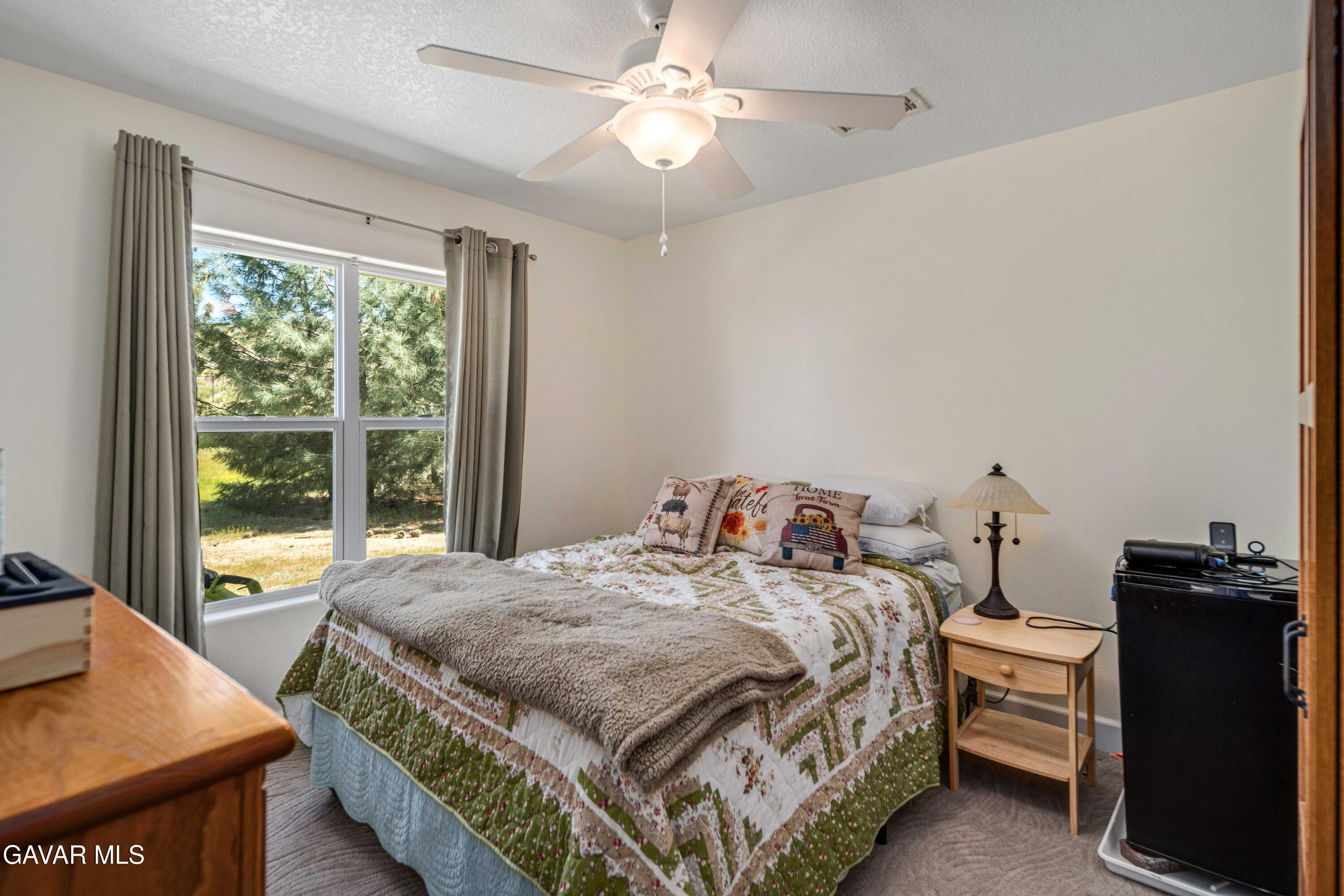 46472 Kings Canyon Road Lancaster, CA 93536 - Photo 22 of 33 a bedroom with a bed and a desk