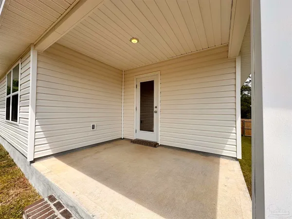 $2,150 | 6081 Secretariat Way, Pensacola, FL 32526